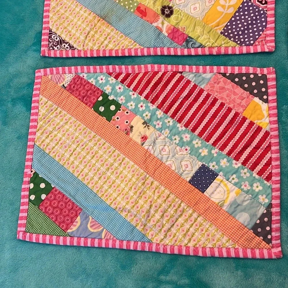 Homemade quilted placemats.  Set of 4, reversible. 2 beautiful designs - Picture 4 of 11